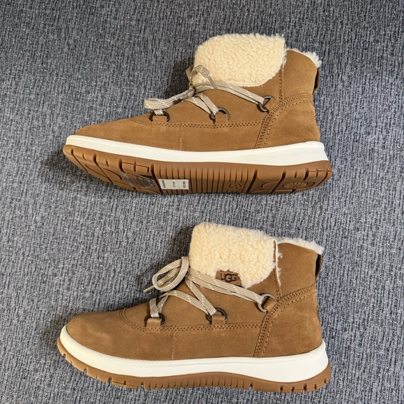 UGG Women’s Lakesider Heritage Lace Waterproof Booties. - Picture 8 of 16